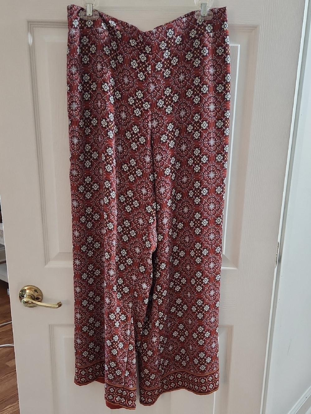 MAX STUDIO WIDE LEG PULL ON STYLE PANTS SZ L WINE / BURGUNDY PATTERN